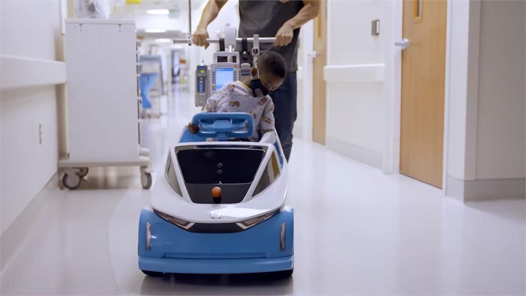 Honda為病童研發「電動車」，舒緩心理壓力。圖／翻攝自YouTube@Honda