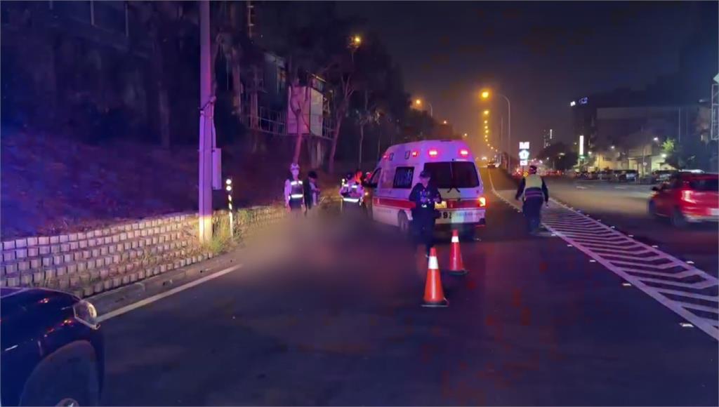 高雄男詭異倒臥匝道口 遭3車連環輾斃