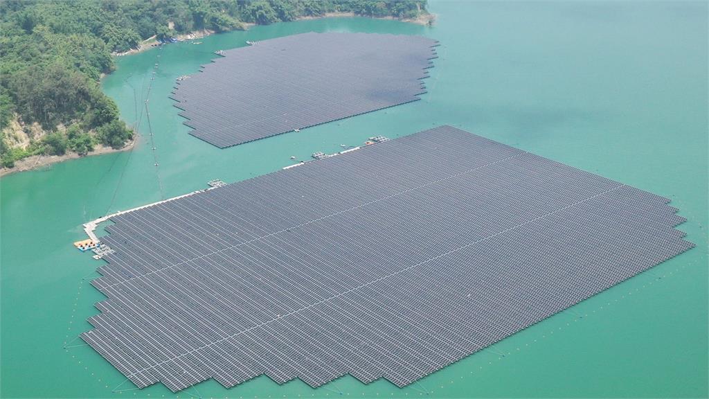 網傳烏山頭水庫光電板用藥水清洗，經濟部駁斥。圖／翻攝自台灣汽電共生公司網頁