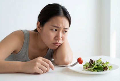 吃少卻瘦不下來？營養師揭「4原因」害脂肪狂囤 沒按時吃飯也中