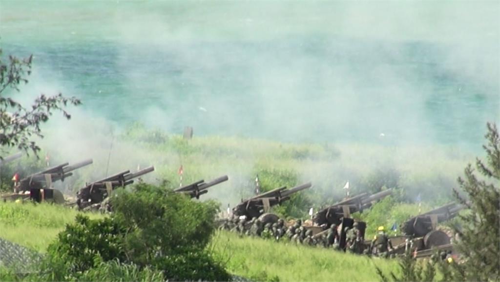 漢光演習進入第4天，陸軍第八軍團四三砲指部於枋山滿豐陣地實施「天雷操演」。圖：台視新聞