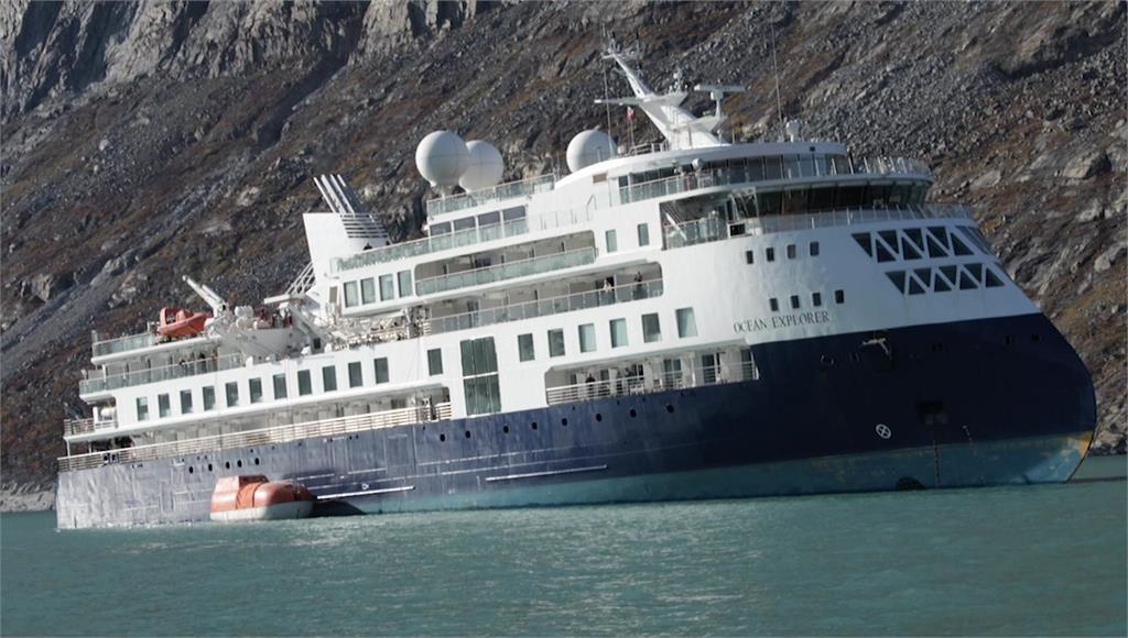 豪華郵輪擱淺在格陵蘭峽灣，逾200人受困等待救援。圖／美聯社、路透社、CNN