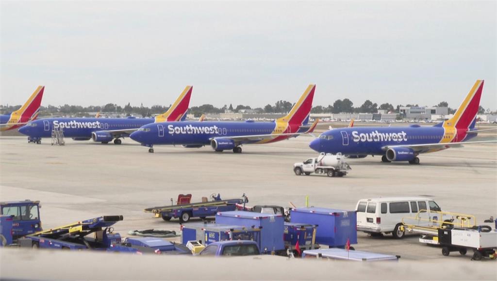 美國西南航空大出包導致旅客行程大亂。圖／美聯社、路透社、CNN