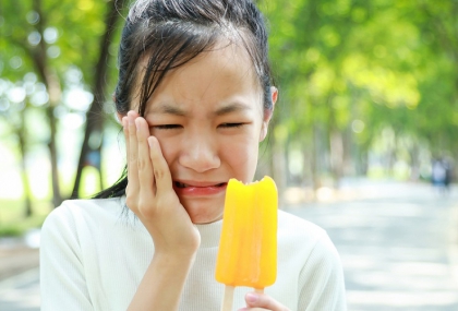 不只冰「這6種食物」吃了都會害牙敏感！  橘子、...