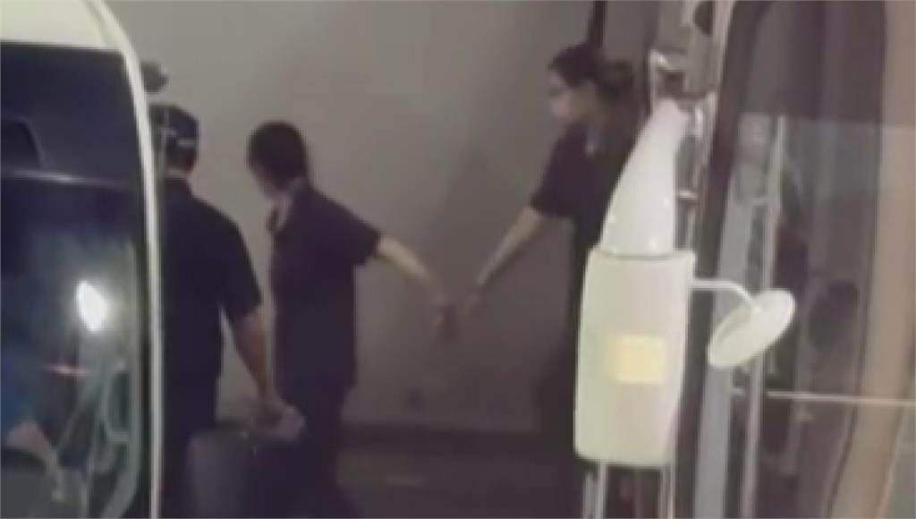 劉姓保母姊妹被提解到台北地方法院。圖／台視新聞