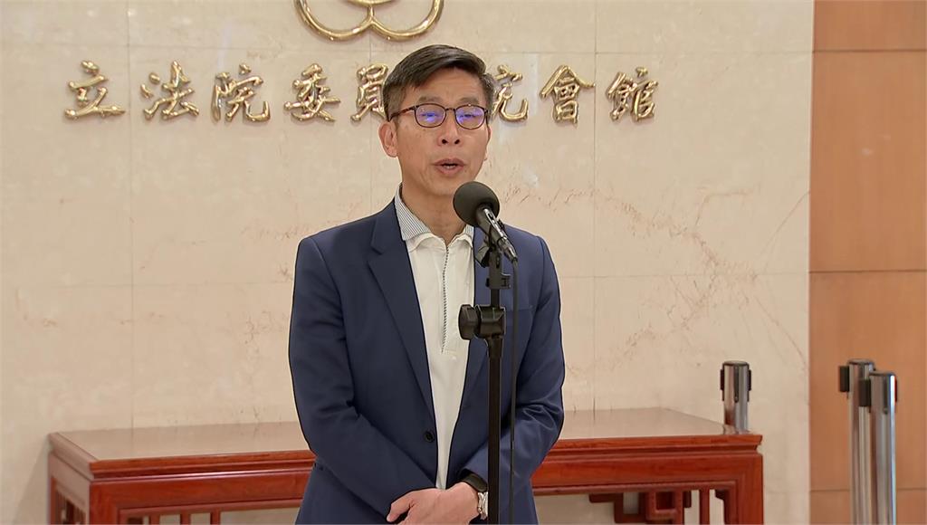 稱「救人」持油壓剪破壞立院護欄 鍾佳濱涉妨害公務遭起訴