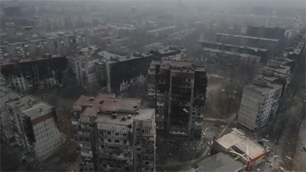 黑煙從頓內茨克地區的建築物竄出。圖／翻攝自AP Direct（資料畫面）