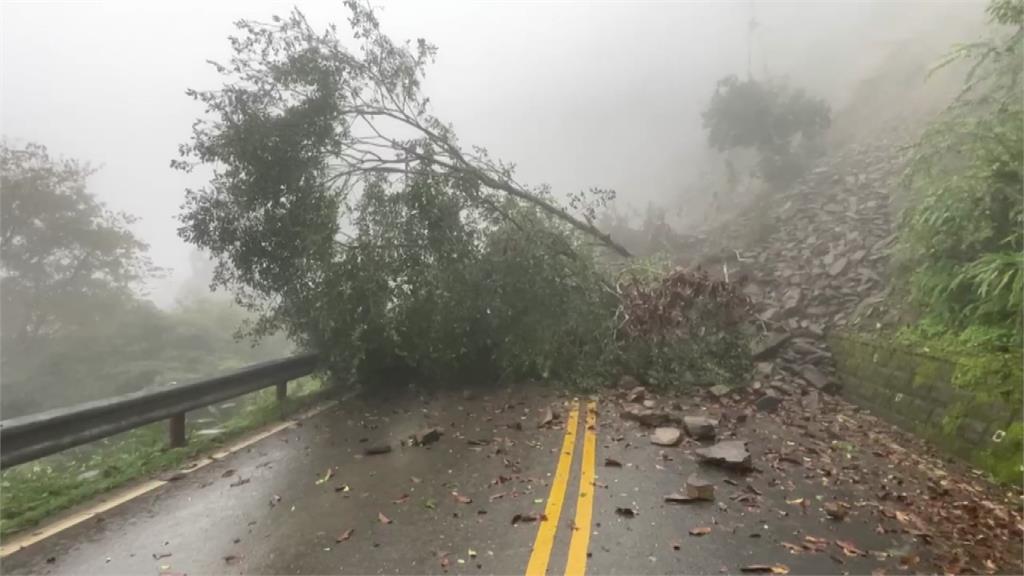 太平山土石崩塌阻道！估中午12點前搶通 開園時間順延