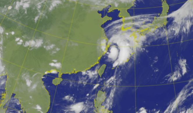 璨樹颱風已向北遠離台灣。圖／翻攝自氣象局