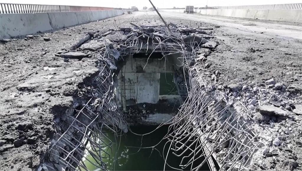 烏克蘭炸橋斷俄羅斯補給。圖／路透社