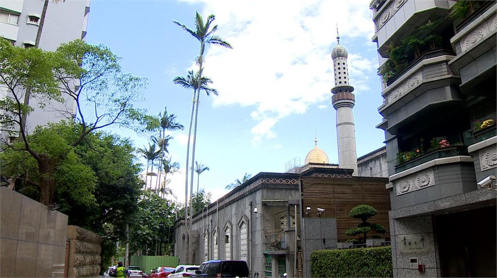 台北清真寺強調，進行禮拜儀式期間沒有群聚用餐。圖／台視新聞
