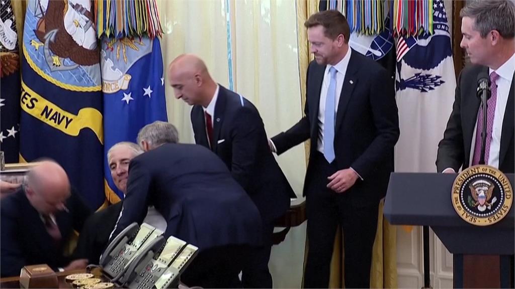 川普才宣布減肥藥降價...後方藥廠高層突昏厥 白宮記者會緊急喊卡