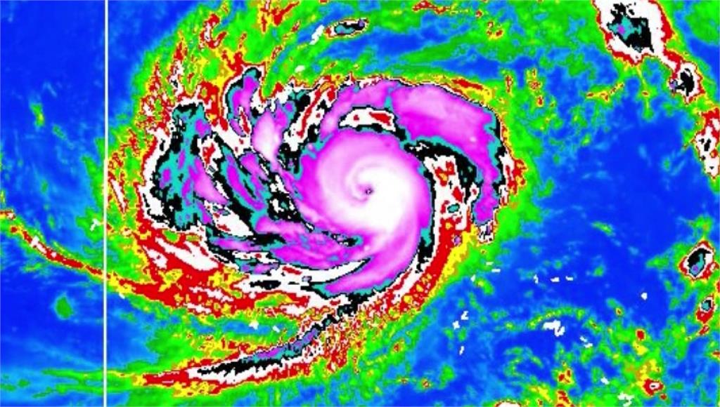 「瑪娃」颱風眼清晰可見。圖／台視新聞