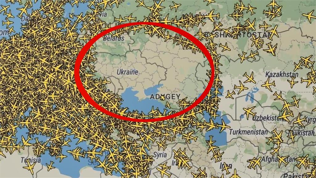 即時航班跟蹤系統上，烏克蘭上空出現大洞。圖／台視新聞