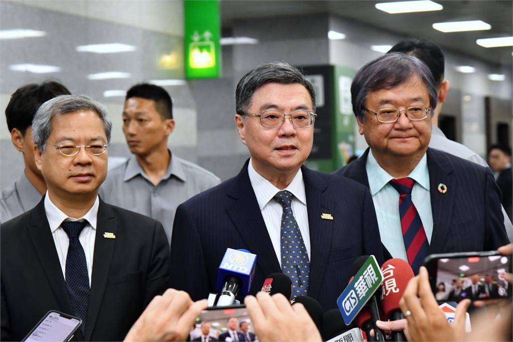 卓榮泰受訪回應中國搶賀電行為。圖／行政院提供