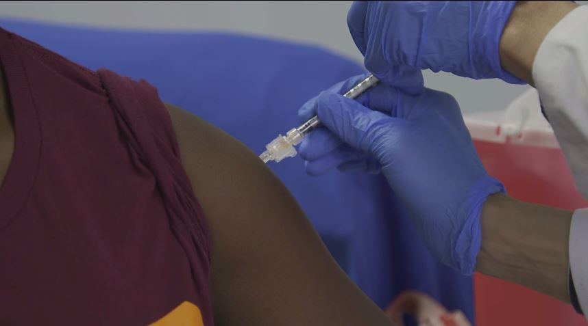 英美開始衝刺疫苗覆蓋率，抵擋Delta變種病毒來襲。圖／翻攝自AP direct