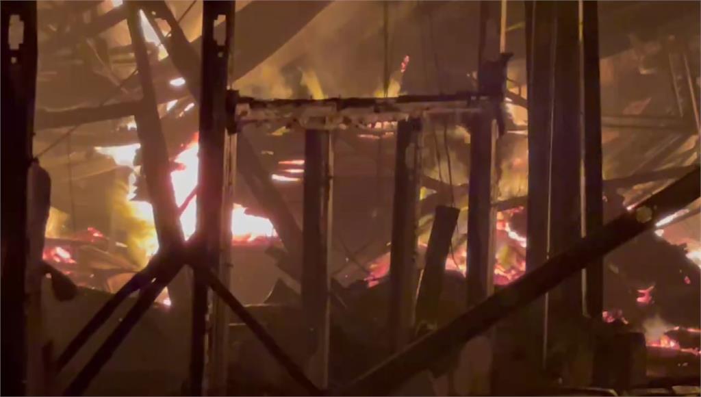 新竹家具工廠陷火海！「燃燒逾百坪」