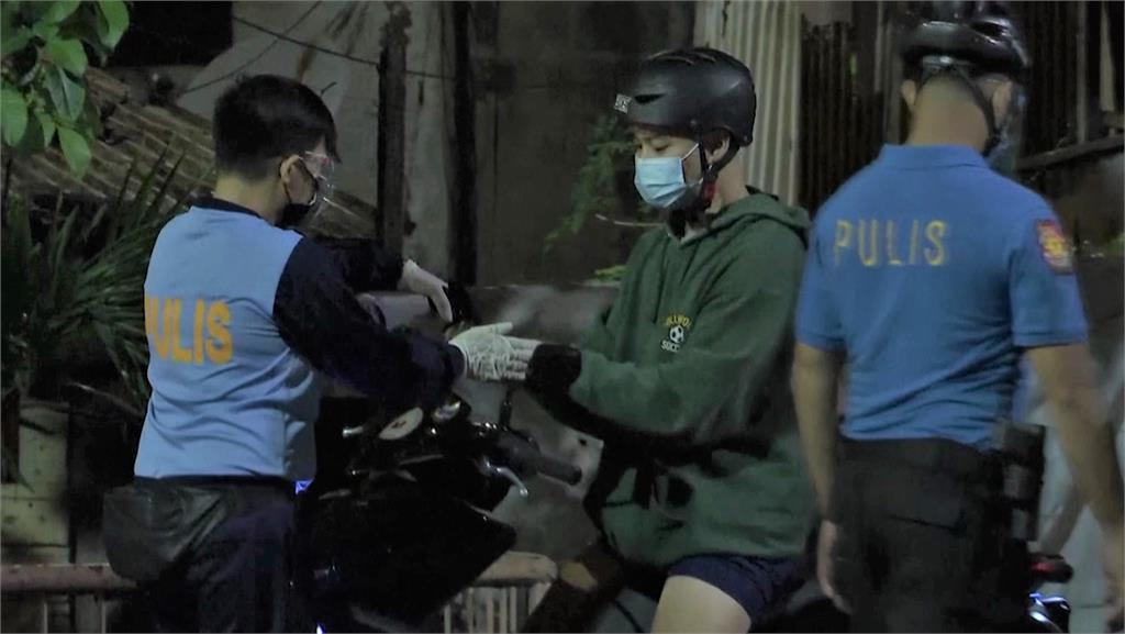 菲律賓疫情失控，首都馬尼拉實施宵禁。圖／翻攝自AP Direct