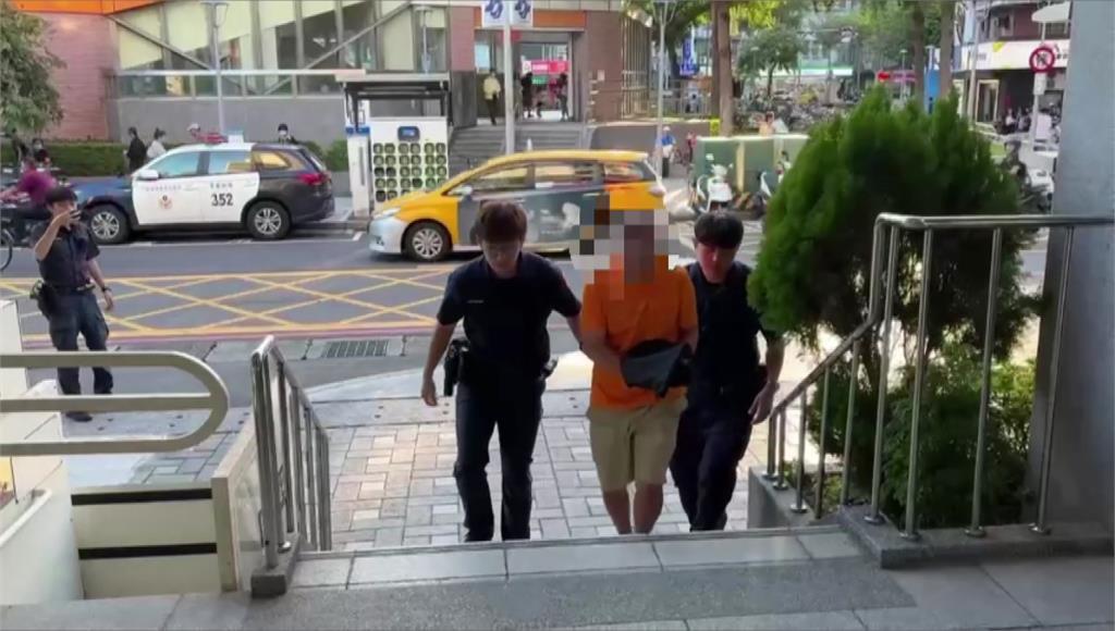 男子因制止澳男捷運上喝飲料遭比中指，在捷運上亮刀遭警方帶回。圖／台視新聞