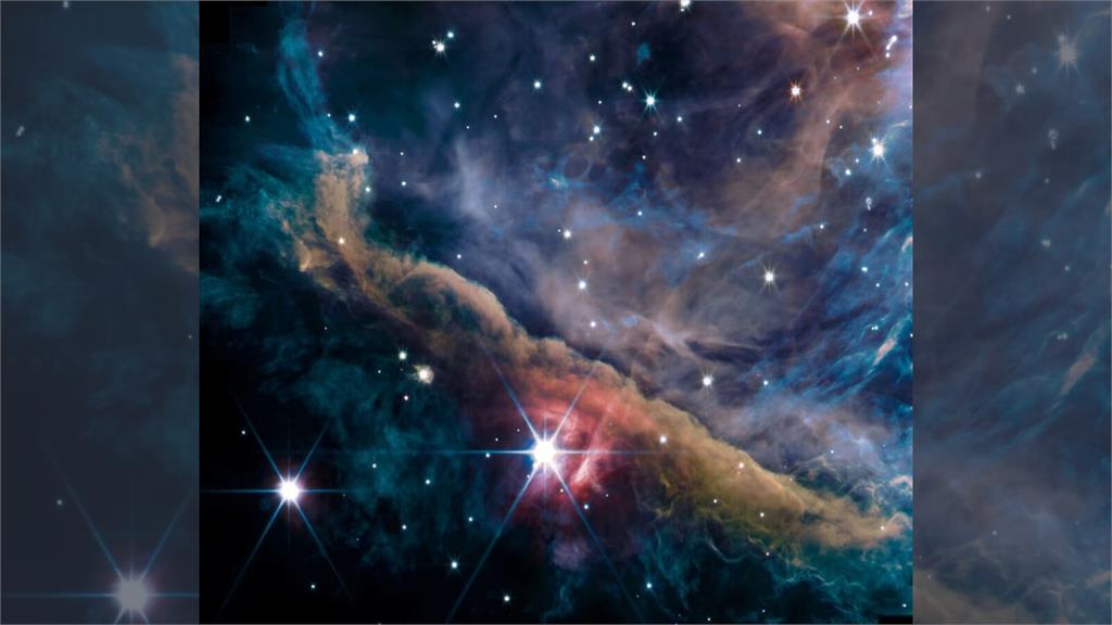 韋伯太空望遠鏡拍攝的第一批銀河系獵戶座大星雲。圖／翻攝自pdrs4all