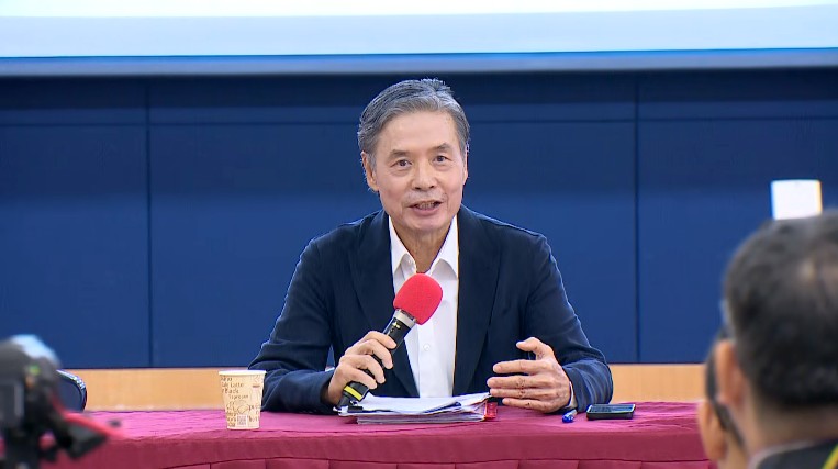 金溥聰秀蕭旭岑「捧錢合照」！ 曝王光慈收「無入帳」現金發年終