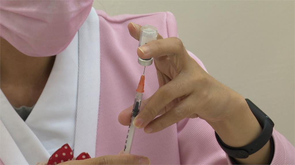 專家認為，台灣第二季疫苗覆蓋率達8成，就可以開打第三劑。圖／台視新聞