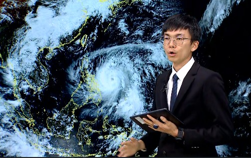 鳳凰颱風持續增強！ 最快明日升級強颱、預計「這一天」從西半部登陸