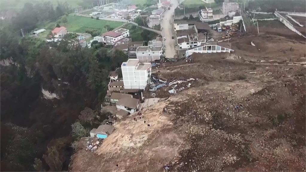 厄瓜多中部的安地斯山區發生山崩。圖／美聯社＋路透社