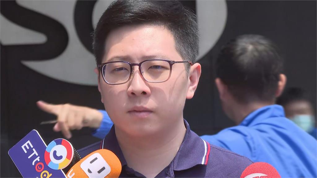 王浩宇表示自己收到兩顆子彈的恐嚇信，警告他「留一點口德」。圖：台視新聞