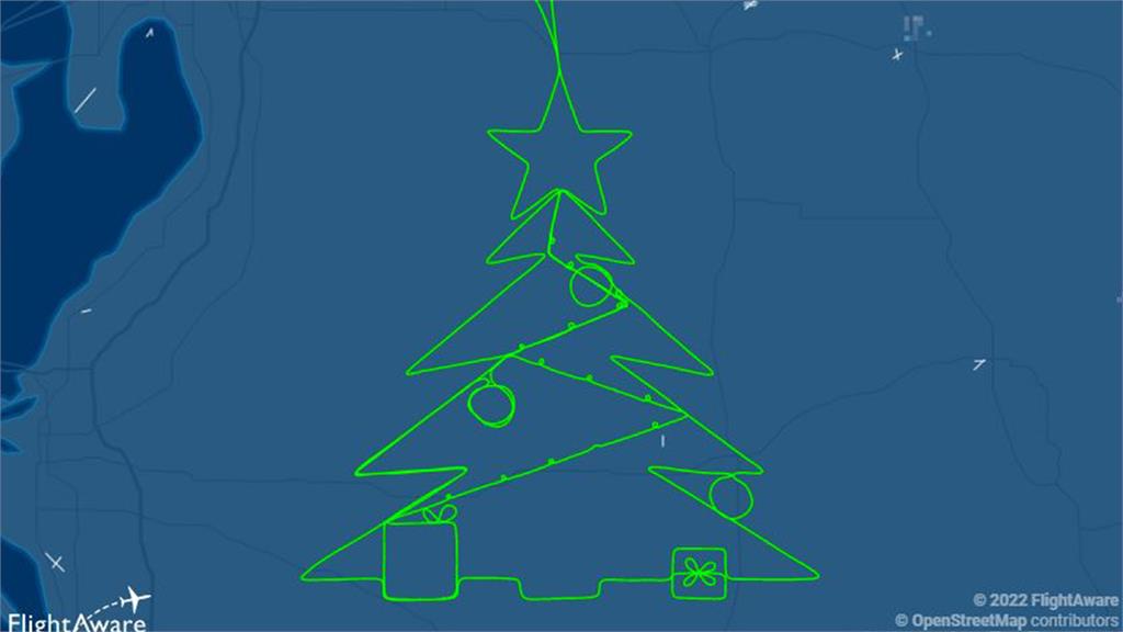 美國飛行員「飛出」一棵耶誕樹。圖／翻攝自FlightAware
