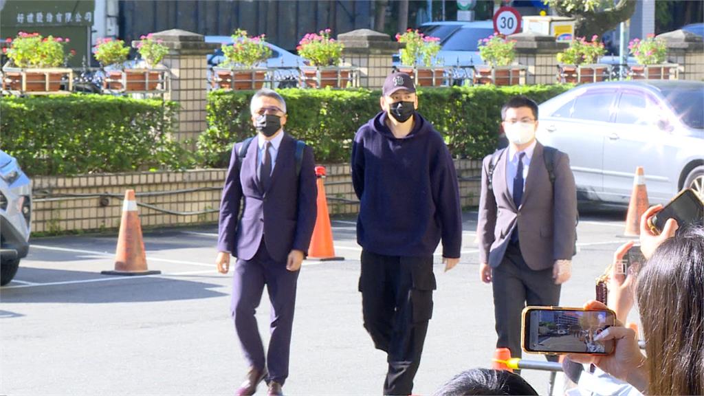 王大陸與女友闕沐軒涉違《個資法》一審判6月 不服判決將上訴