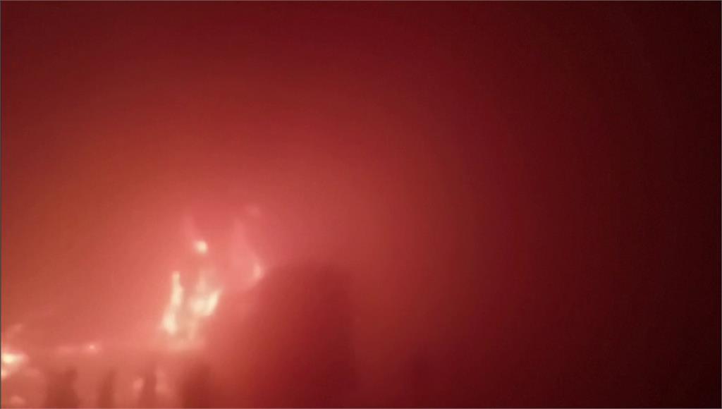 濃霧視線差 印度「10車連環車禍」陷入火海13人喪命