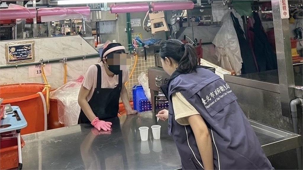 黑心豬腸流入市面，北市衛生局累計稽查438家，皆未檢出過氧化氫。圖／北市衛生局提供
