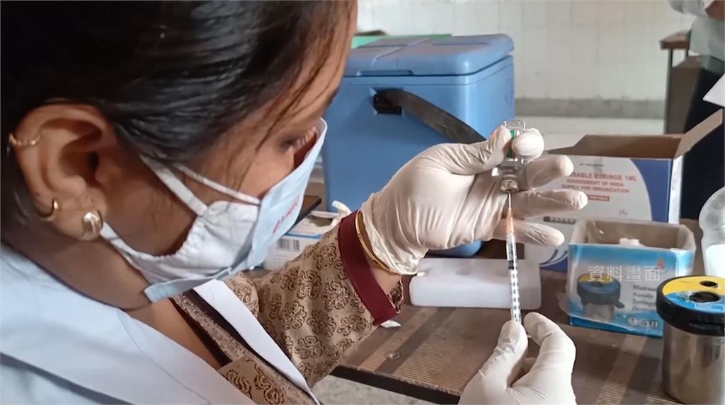 印度一名老翁已接種11劑新冠疫苗。示意圖／翻攝自AP Direct（資料畫面，畫面非當事人）