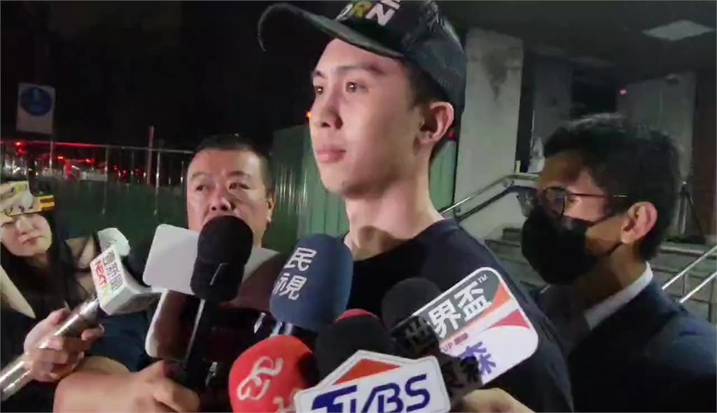 羈押42天後今100萬交保！ 孫安佐步出法院喊：我從未傷害過任何人