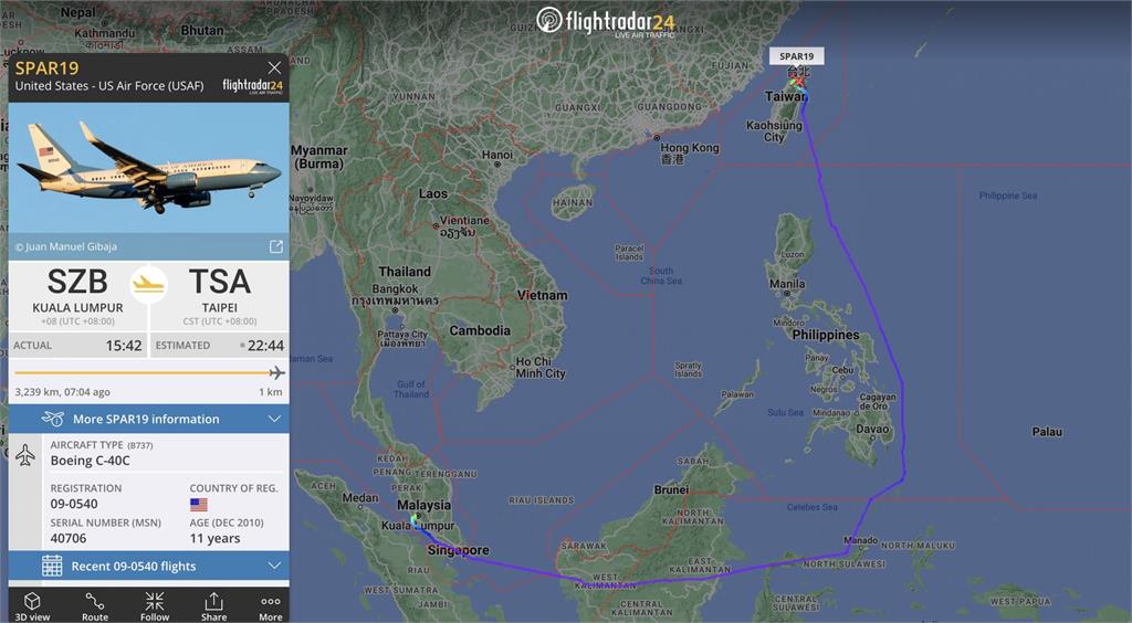 裴洛西座機降落台灣時，線上共有70萬人追蹤航班動態。圖／翻攝自Flightradar24