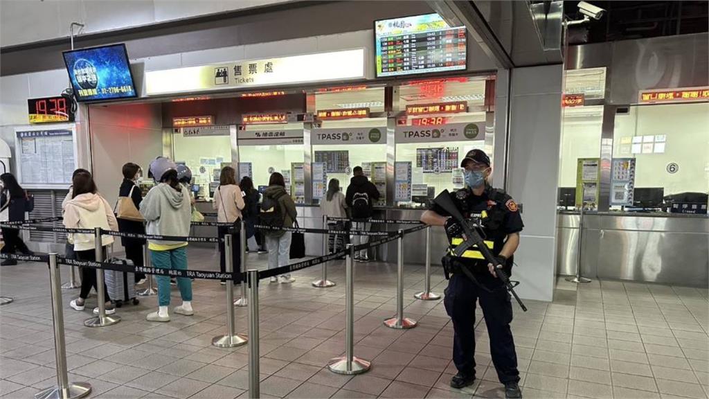 北車、中山站遭襲　重要交通節點員警持長槍戒備