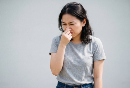 家裡沒人聞到「她卻狂聞焦味」！醫示警「2腦部問題」反覆出現別輕忽