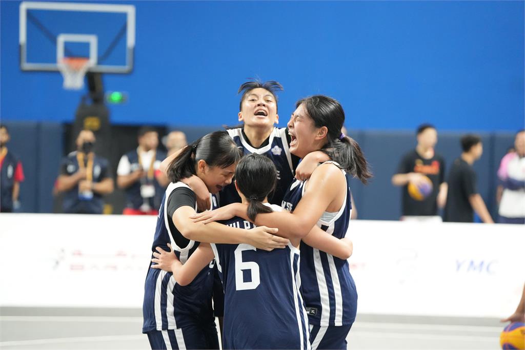 喬麗爾、陳芯、謝艾彤、吳沛萱於女子籃球3對3中奪下金牌。圖／中華奧會提供
