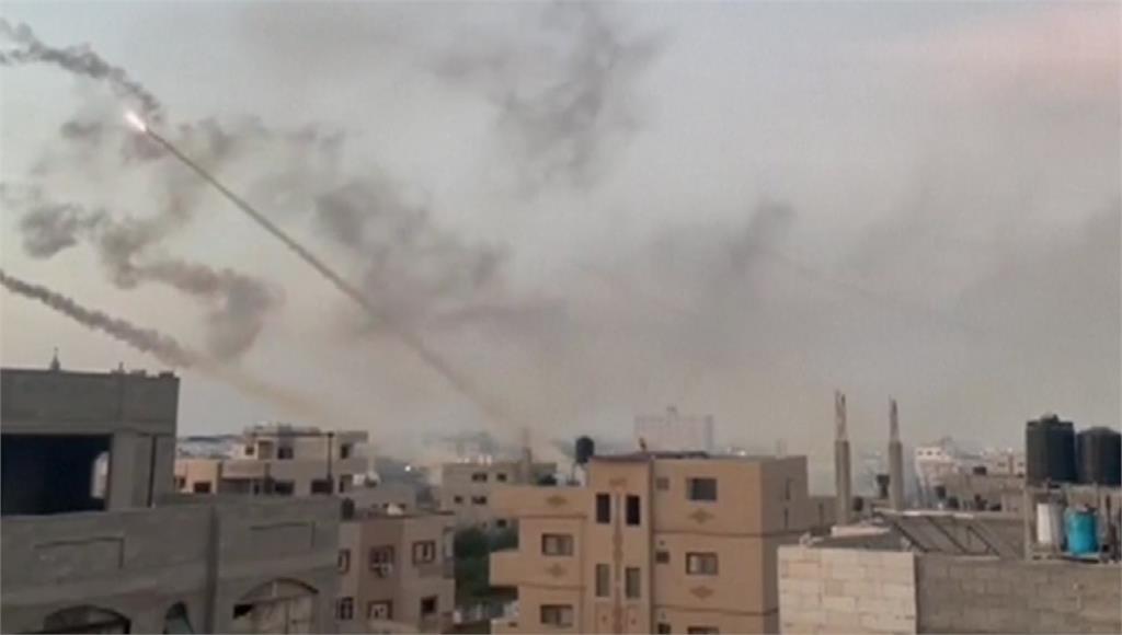 巴勒斯坦武裝組織狂轟5千枚火箭，以色列宣布進入「戰爭狀態」。圖／CNN、美聯社、路透社