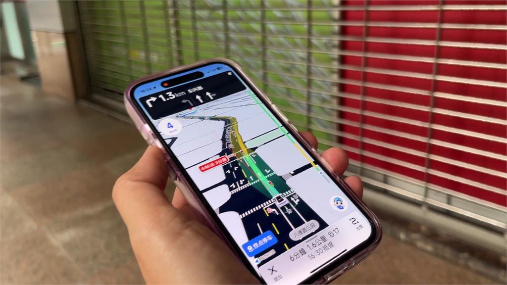 中國「高德地圖」暴紅能算紅綠燈秒數 數發部不排除禁用