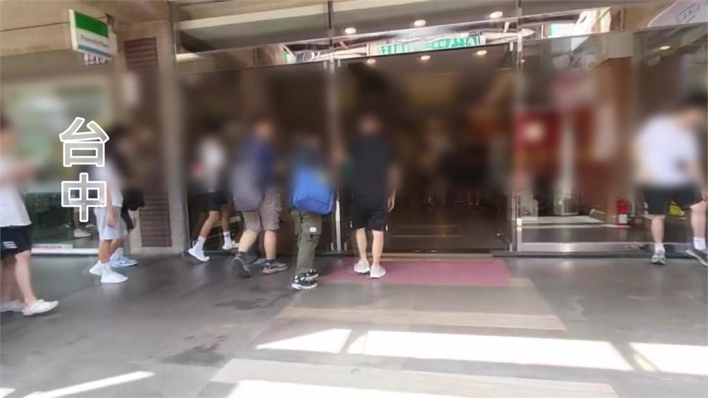 偷抽菸惹禍？台中補習班大樓火災 大批學生疏散