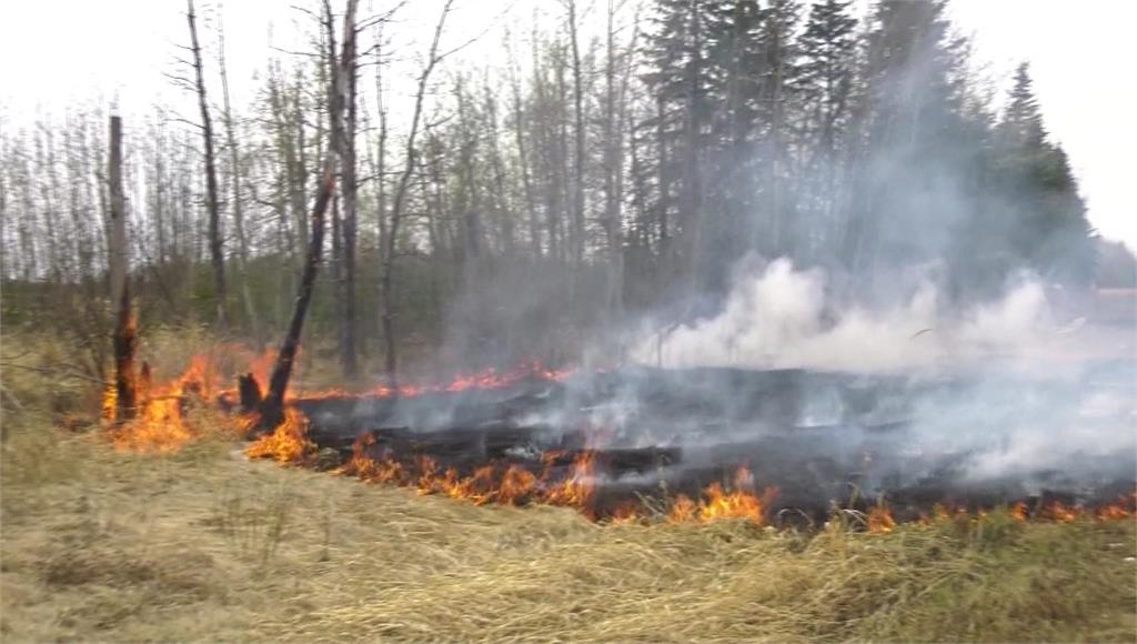 加拿大亞伯達省野火肆虐，有超過100場野火同時蔓延。圖／CNN