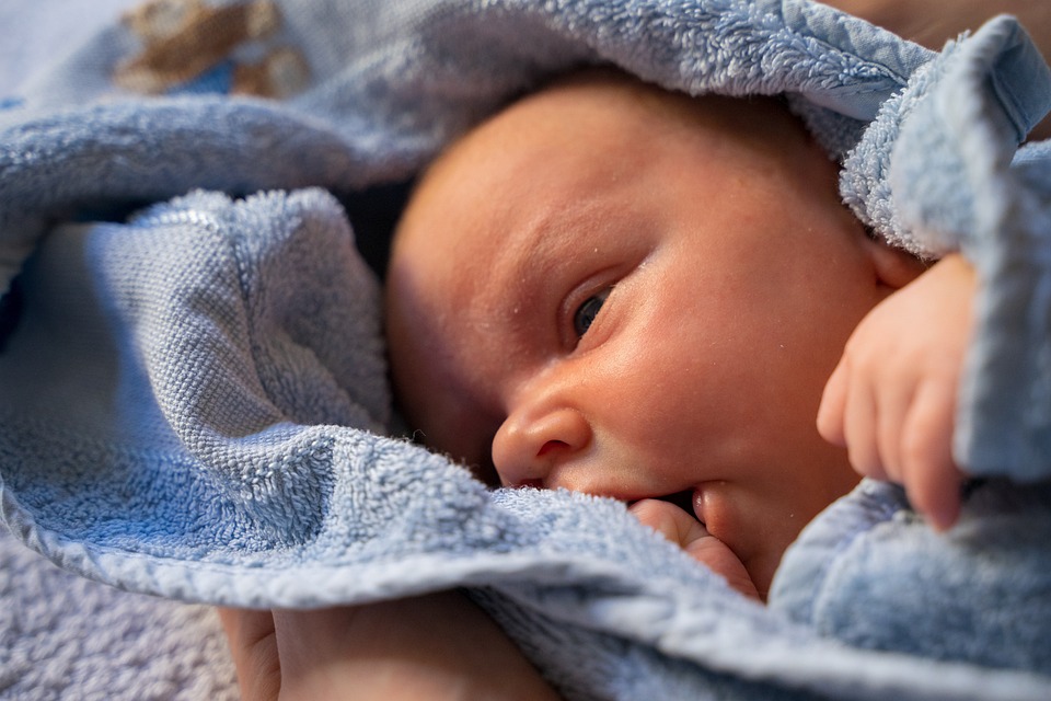 英國明年將進行「新生兒基因組計畫」。圖／翻攝自免費圖庫Pixabay