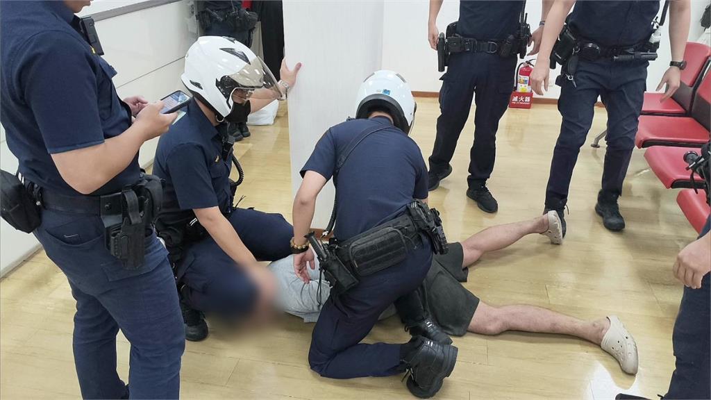 板橋銀行爆搶案！男持利剪搶40萬 行員急通報被逮
