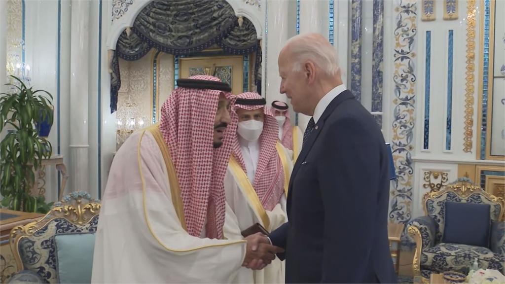 拜登出訪中東會見了多國領導人，欲籌組抗伊朗大聯盟。圖／畫面攝自AP