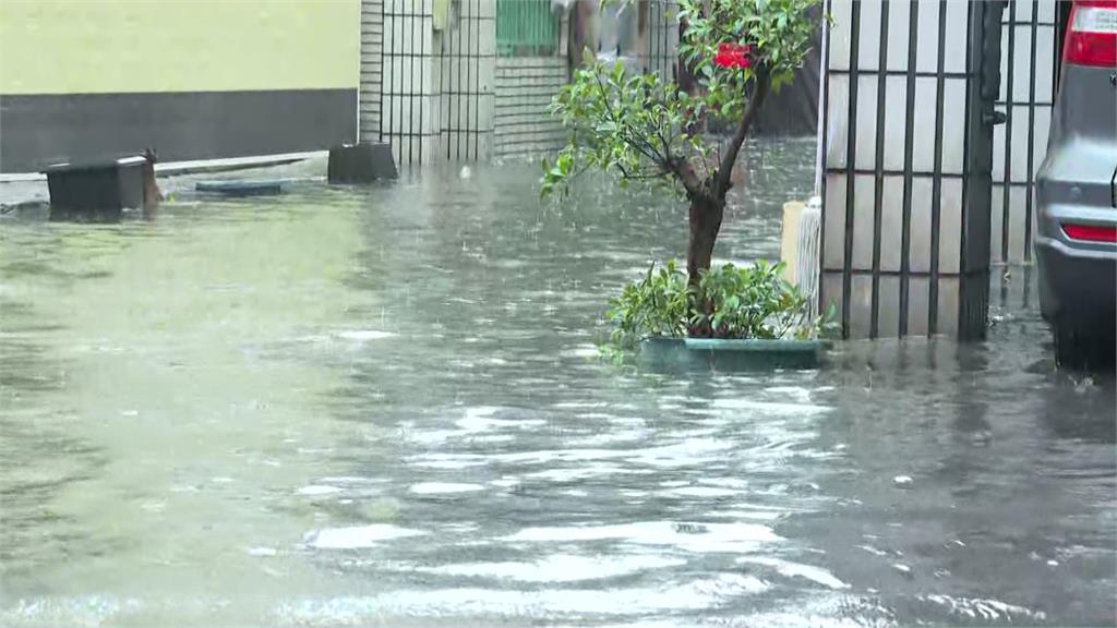 氣象局指出，梅雨季期間相關的水患與災害，平均每年造成30億元的損失。示意圖／台視新聞