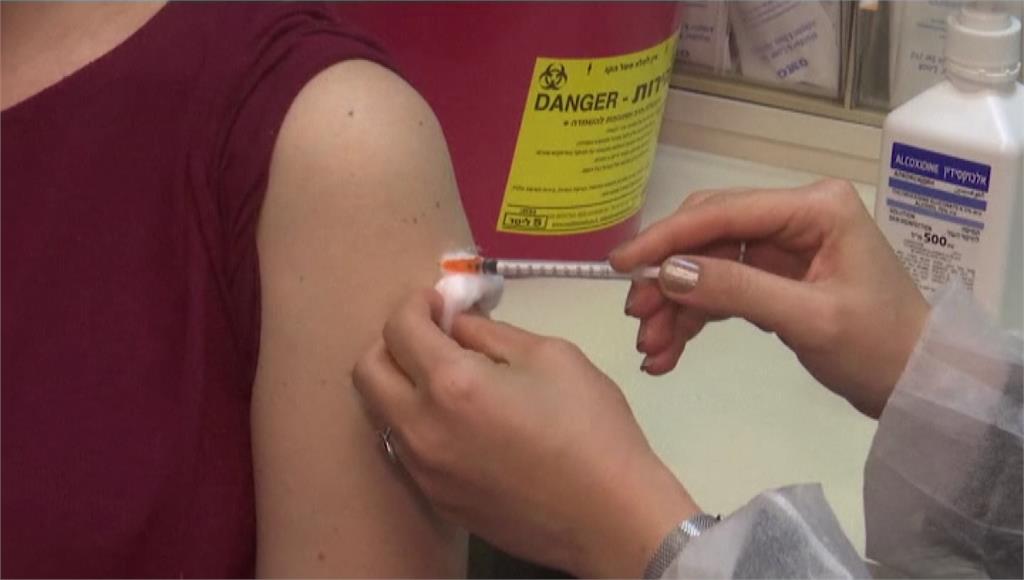 以色列檢測孩童抗體，並針對40歲以上民眾加打一劑疫苗。圖／翻攝自AP Direct