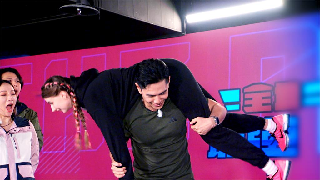 《全城地圖：最強明星隊》夫妻檔甜蜜對決掀話題 年輕女性收視雙衝高