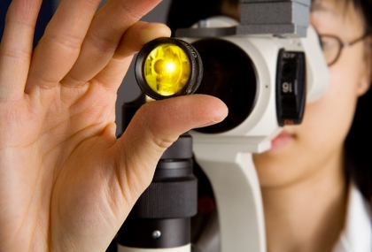 超廣角眼底攝影一次看清200度！揪出視網膜裂孔、剝離前兆不漏接